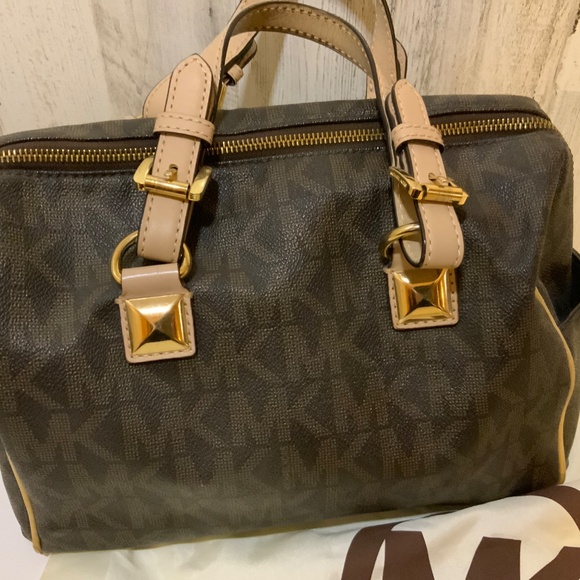 Michael Kors logo Cross Body Bag - Picture 7 of 11